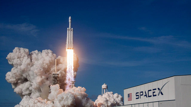 Falcon Heavy доставить на орбіту прах 152 осіб