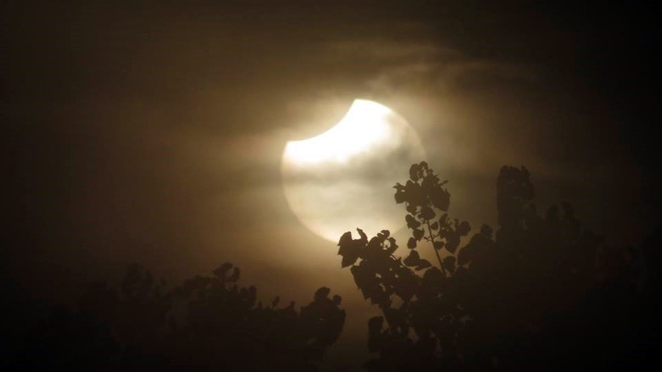 Пил від вивержень вулканів закрив сонячне світло