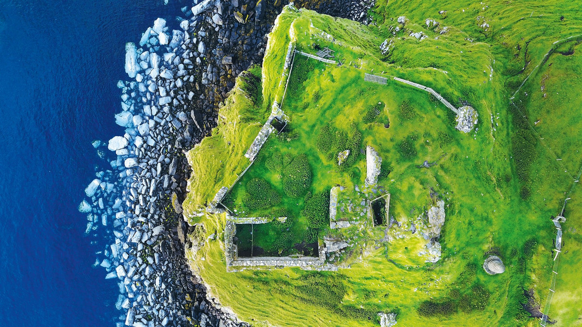 Руїни замку на острові Скай, Шотландія. Фото Laura Daly.