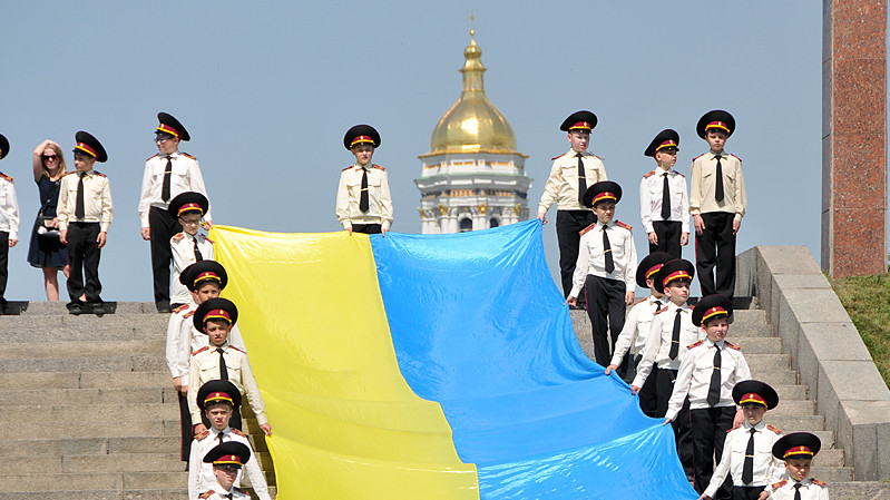 Зеленський запропонував українцям вивісити прапори та стрічки не тільки в соцмережі, але з кожного вікна