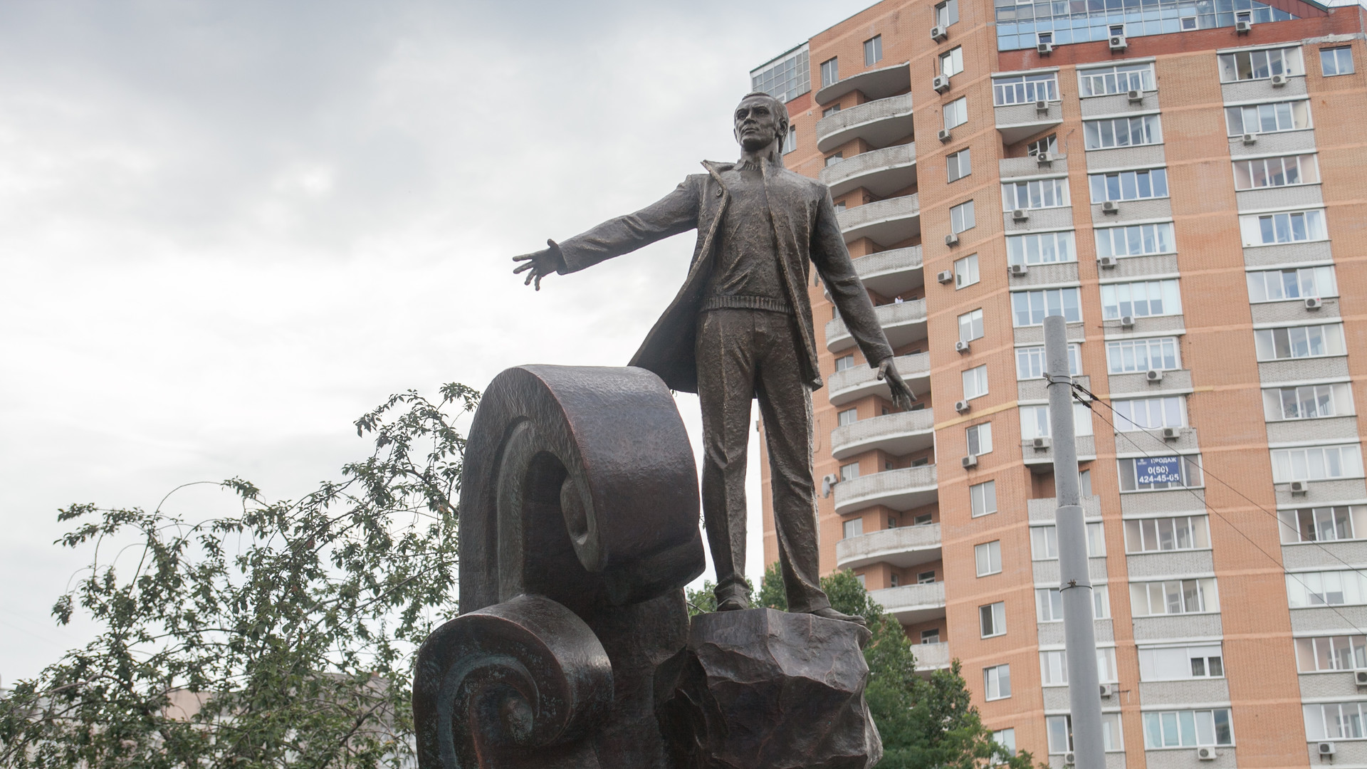 В Киеве появился памятник Муслиму Магомаеву