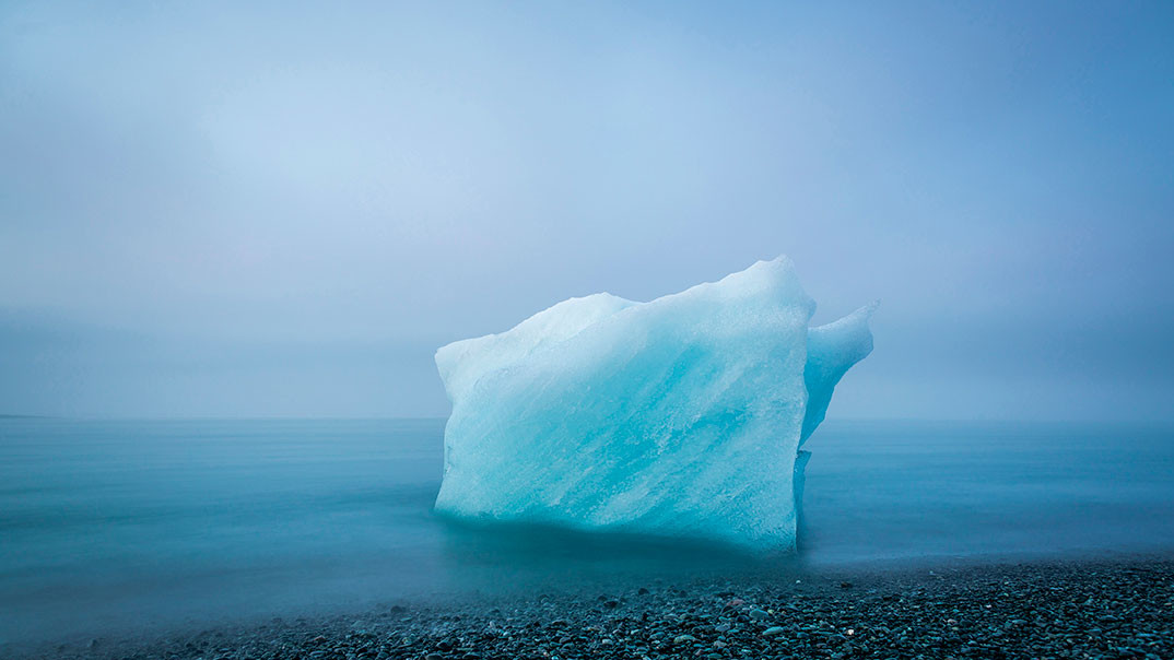 Друге місце. “This ice could be thousands of years old, and only recently broke off the Vatnajokull Glacier at Jokulsarlon Bay in Iceland, and will soon melt into the sea. Taken July 2017 in Iceland." Photo by Andre Mercier, Los Angeles, California, USA.