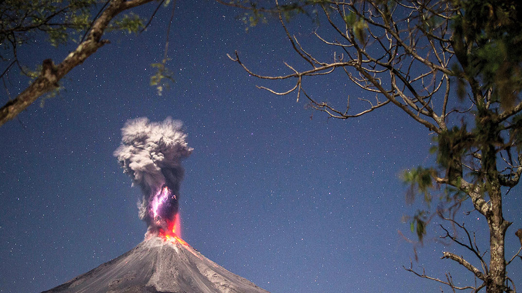 Пейзаж. “Colima volcano erupting during the night showing its strength, was taken in the Yerbabuena, Comala, Colima. Volcanic eruptions in small quantities help reduce global warming.") Photo by Hernando Alonso Rivera Cervantes, Villa de Alvarez, Mexico.