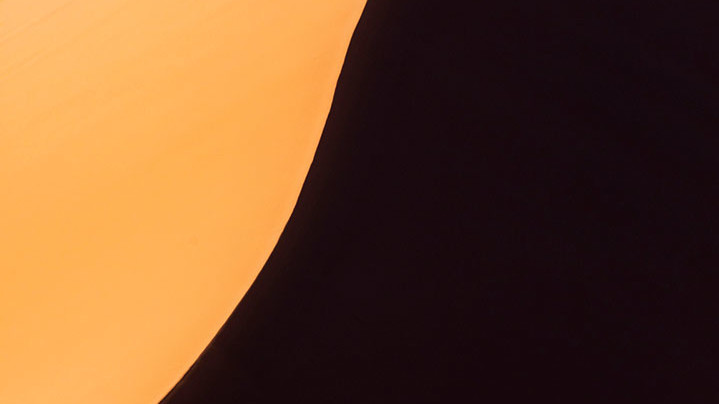 Пейзаж. “We were on our Chronicles of Namibia workshop, wrapping up a wonderful evening of shooting in the Sossusvlei area. On the drive back to camp, this most simple composition caught my eye. I couldn't resist and stopped the group to get this shot. Sossusvlei, Namibia. 17/11/17." Photo by Paul Zizka, Banff, Alberta, Canada.