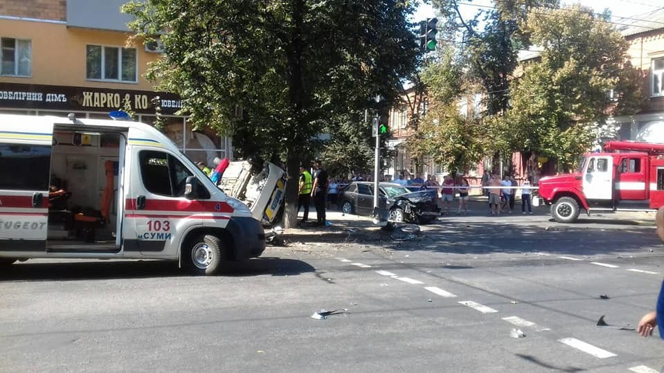 П'ятеро людей під час аварії серйозно постраждали