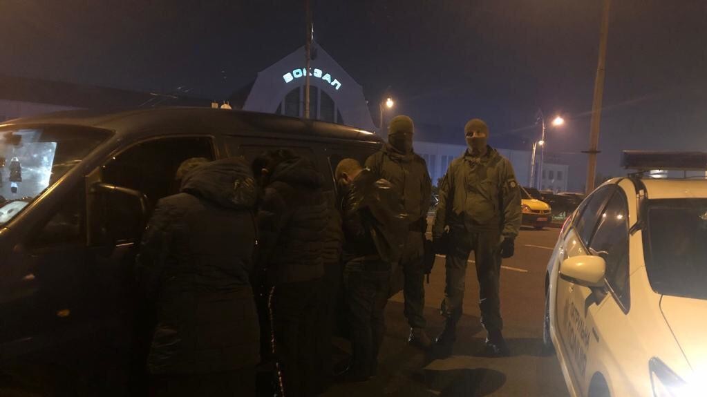 Підозрюваних затримали на Київському вокзалі і в Одеській області