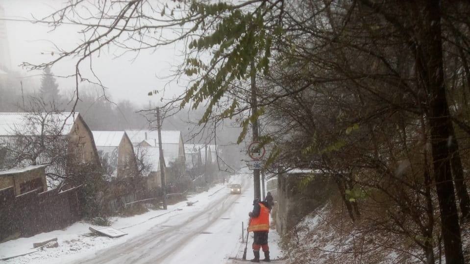 Негода в Україні спровокувала численні ДТП, зокрема й смертельні