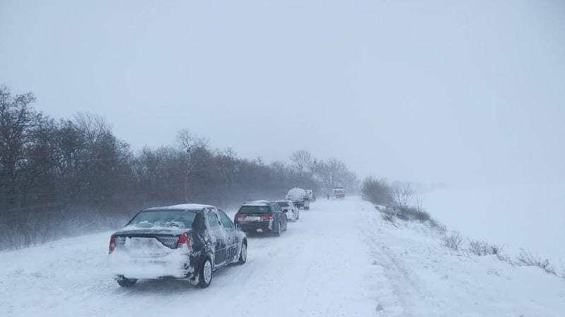 В'їзд до Полтавської області через снігопади та затори закрили вчора о 14:00