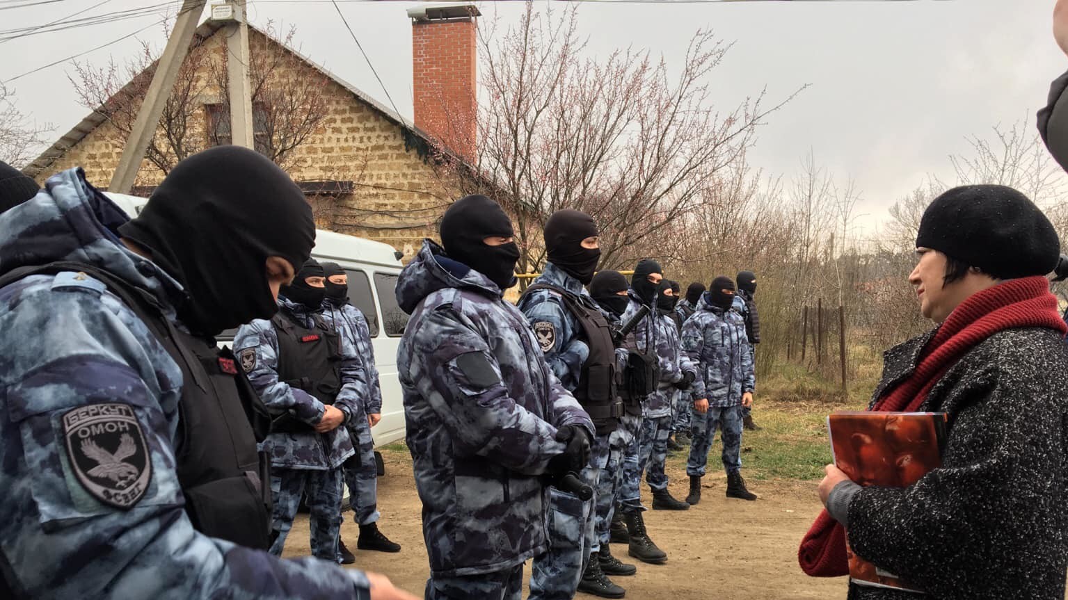 Ранним утром российские силовики вломились в дома 24 крымских татар