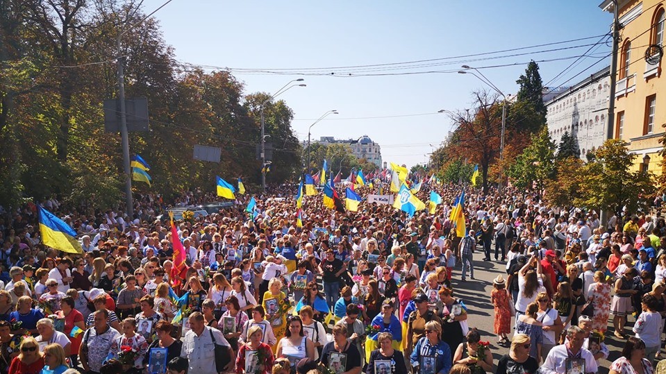Защитники Украины вышли на марш ко Дню Независимости