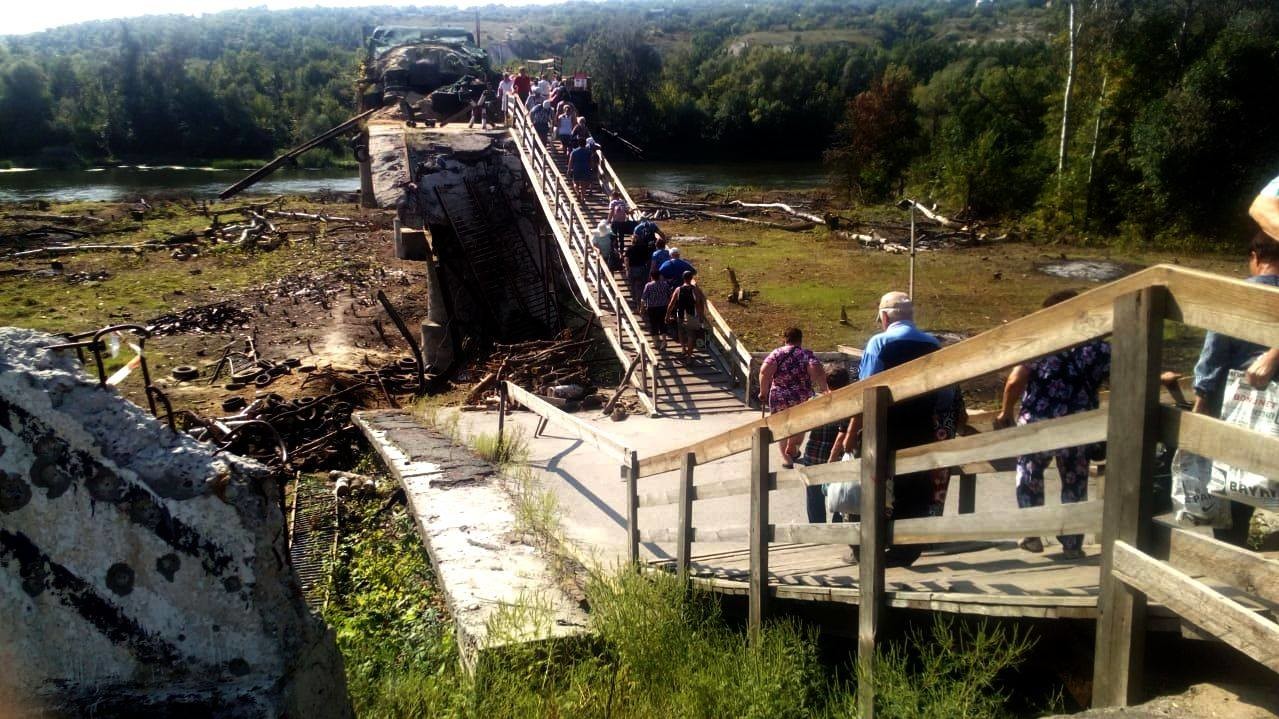 Демонтаж фортификации у моста через Северский Донец остановлен