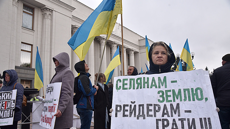 Практично всі належні селянам землі перебувають у фактичному користуванні інших осіб