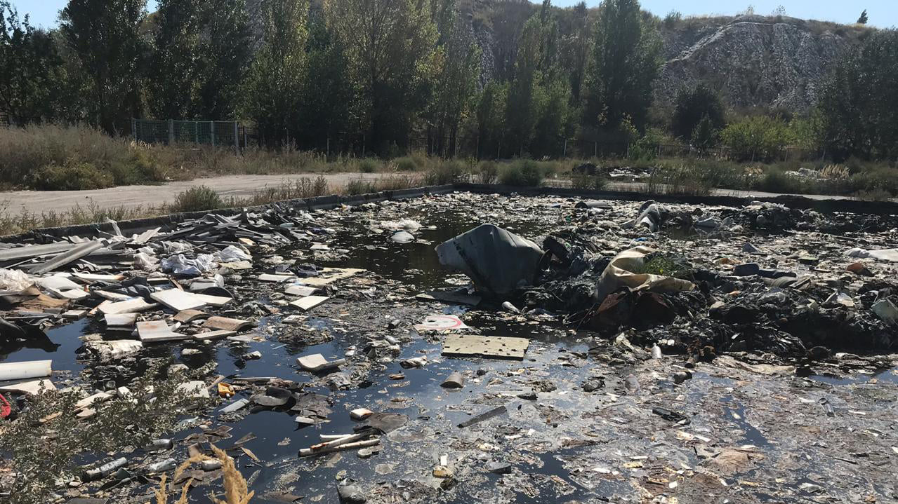 Небезпечні відходи зберігали на звичайному звалищі