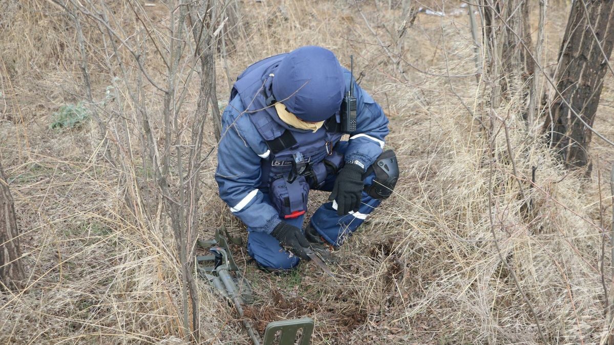 Українські рятувальники продовжують знаходити вибухонебезпечні предмети на ділянках розведення