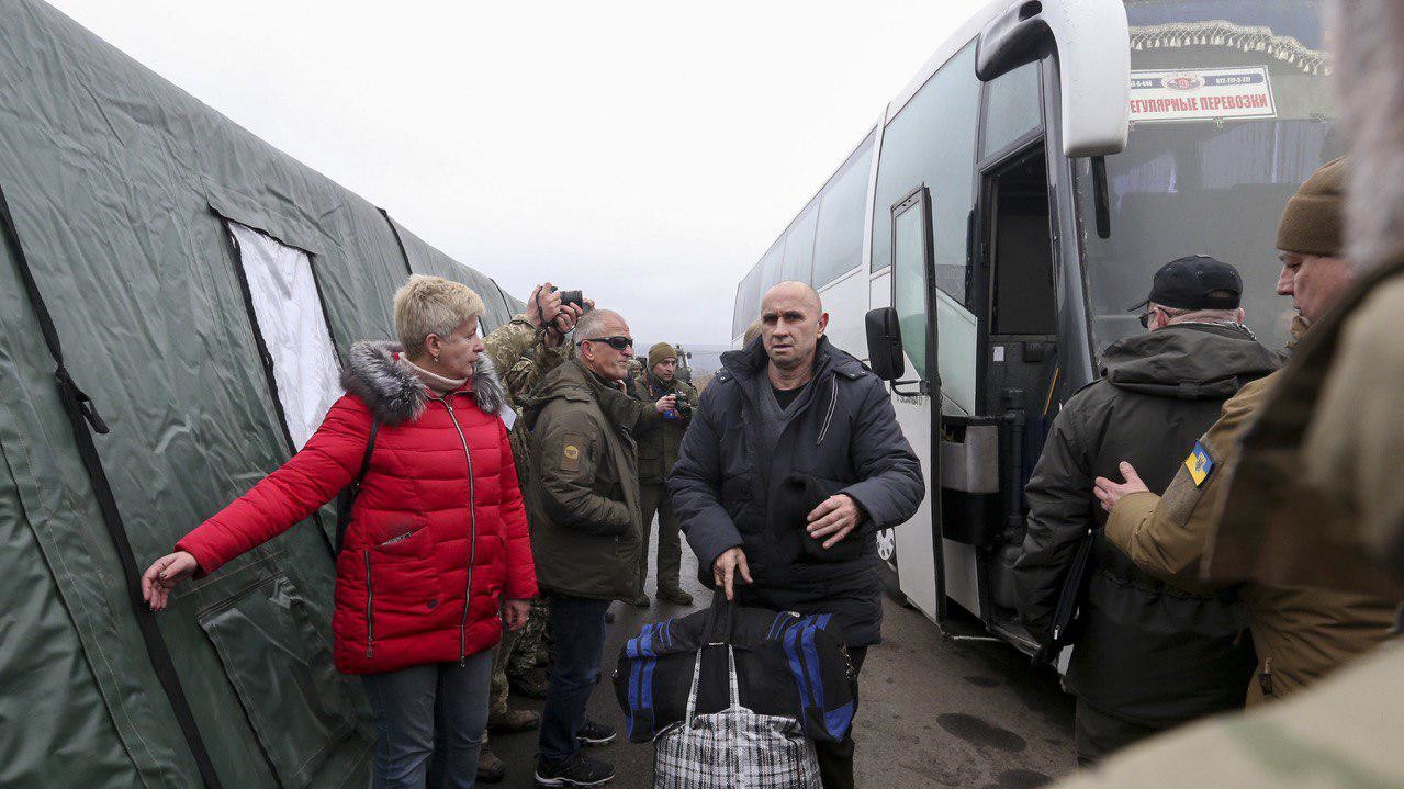 Обмін у форматі "всіх на всіх" не відбувся: сотні українців все ще перебувають у катівнях "ДНР" і "ЛНР"