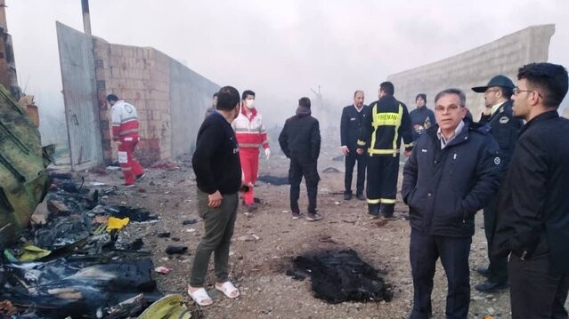 На борту літака під час падіння перебувало 176 осіб