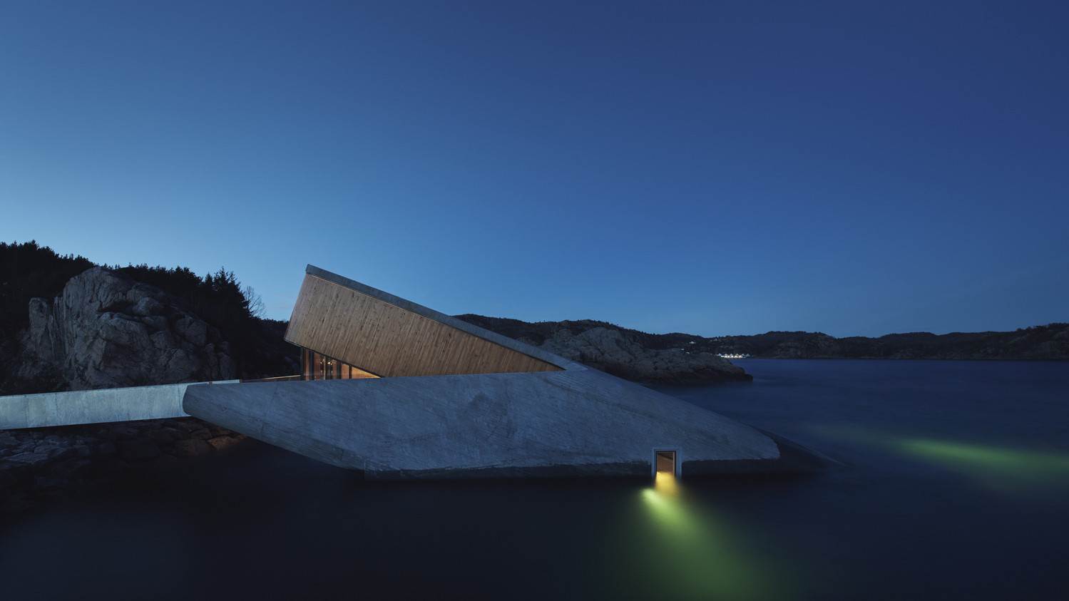 Under (Underwater Restaurant)