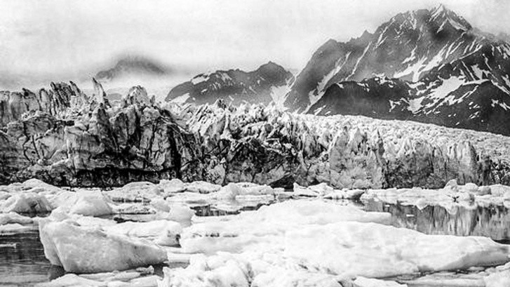 1. Ледник Петерсена на Аляске, сотню лет назад и сегодня