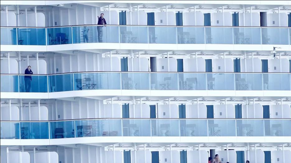 Людей на лайнері не залишилося