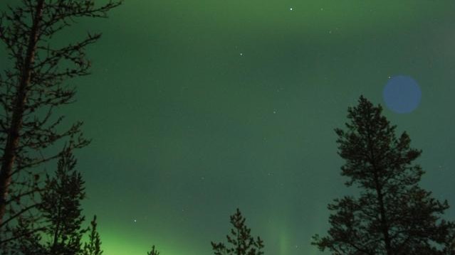 Прозрачная крыша, позволяет любоваться северным сиянием