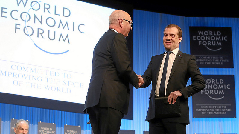 Российский премьер Дмитрий Медведев и глава ВЭФ Клаус Шваб