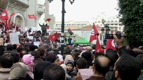 Тунис охватили многотысячные акции протеста