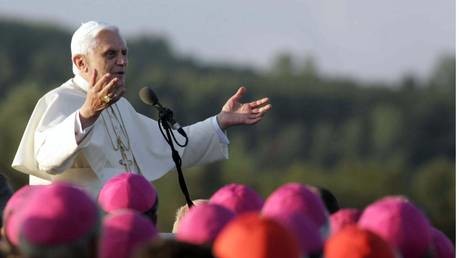 О вероятных претендентах на Святой Престол заговорили сразу после известия о предстоящем отречении.