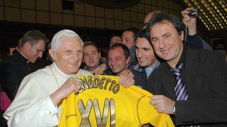 И также отметил, что принимает решение совершенно свободно, осознавая всю его серьезность и "большое значение для жизни Церкви".