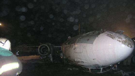 13 февраля самолет Ан-24, выполнявший чартерный рейс из Одессы, при приземлении в международном аэропорту Донецка вылетел за пределы взлетно-посадочной полосы.