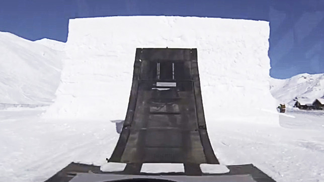 Также спортсмен прошел длительные тренировки на воздушной подушке.