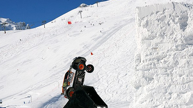 На трамплине было необходимо разогнаться до 60 км/час.
