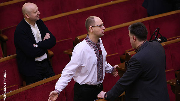 Лидеры "Батьківщини" Александр Турчинов и Арсений Яценюк и "Свободы" Олег Тягнибок в зале парламента