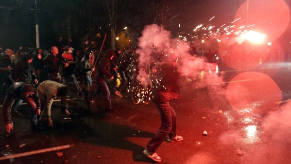 Массовые акции протеста уже несколько дней проходят в крупных городах.