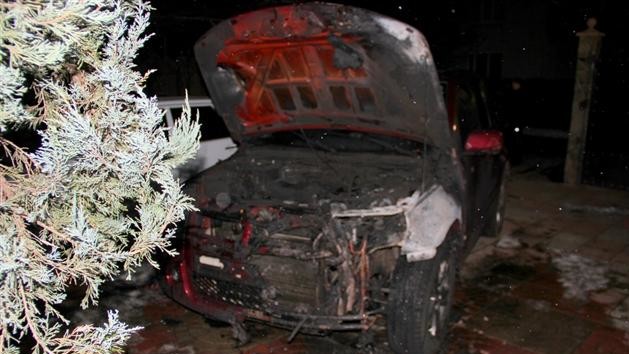 Огонь полностью уничтожил переднюю часть Suzuki