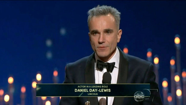 Дэниэл Дэй-Льюис стал единственным актером, получившим три "Оскара" за главную роль (на этот раз - за за роль Авраама Линкольна в одноименном фильме)