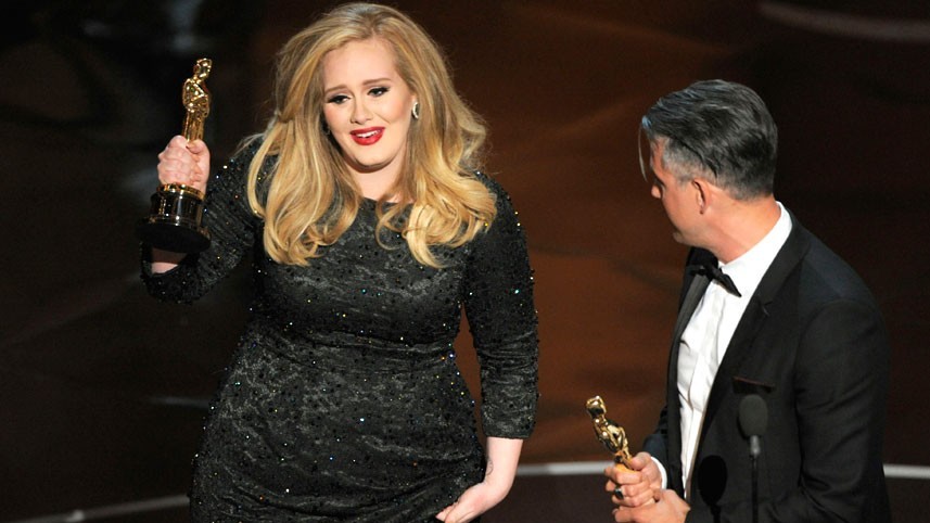 Британская певица Адель исполнила на церемонии песню из кинофильма Skyfall