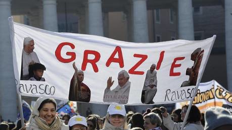 Бенедикт XVI заверил, что после отречения будет продолжать служить Богу