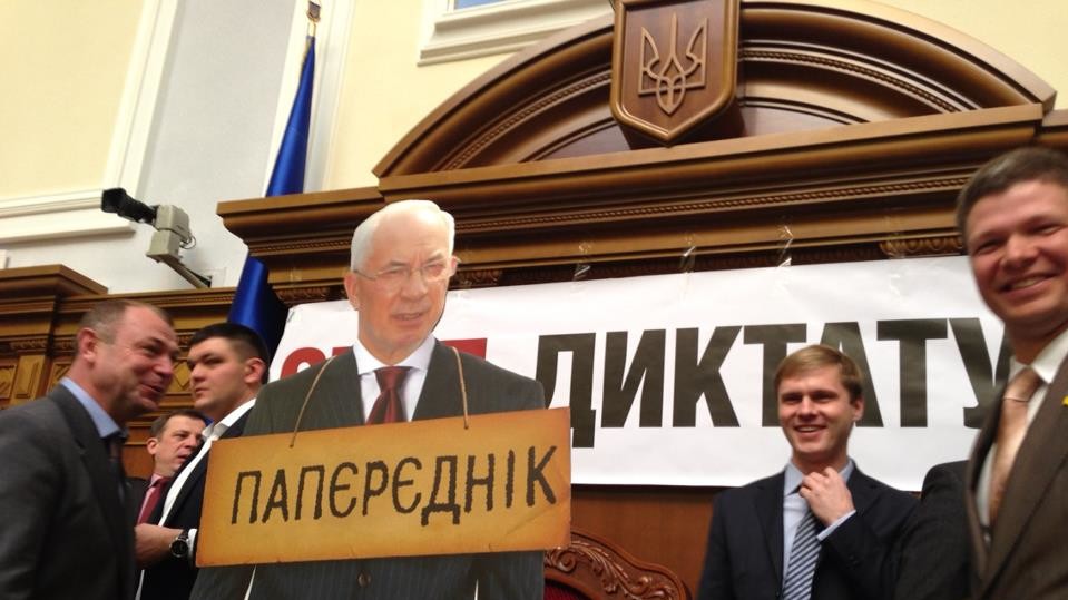 Оппозиция снова заблокировала работу ВР - теперь из-за Власенко