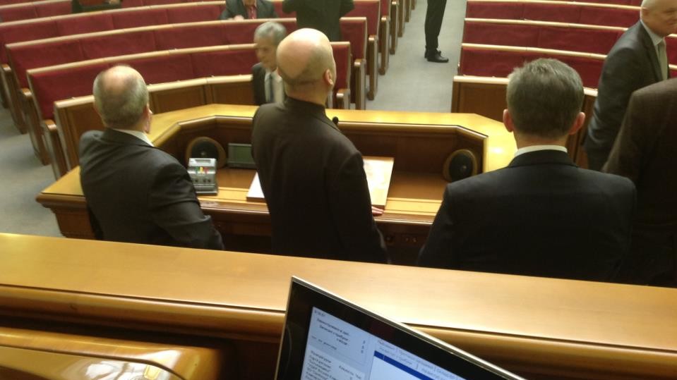 По данным журналистов, в блокировании участвуют около 50 депутатов