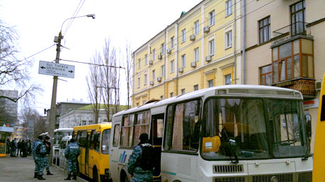 Автобусы с "Беркутом" возле парка Шевченко