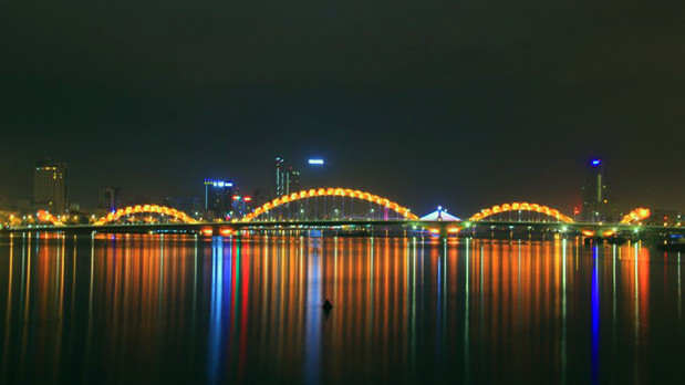 Мост оснащен 15000 светодиодных фонарей