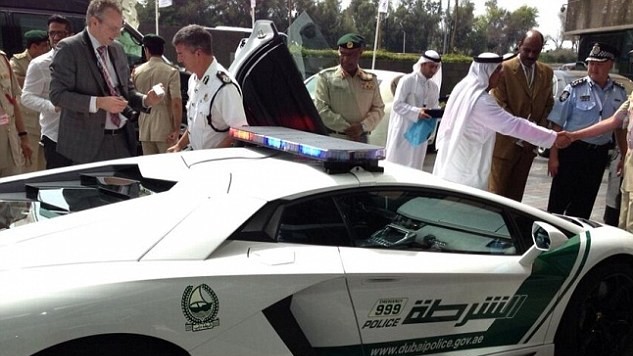 В ОАЭ появился первый полицейских патруль на Lamborghini