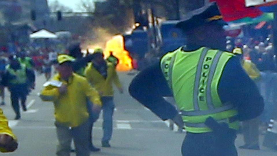 Предположительно, бомбы привели в действие дистанционно, с помощью мобильного телефона