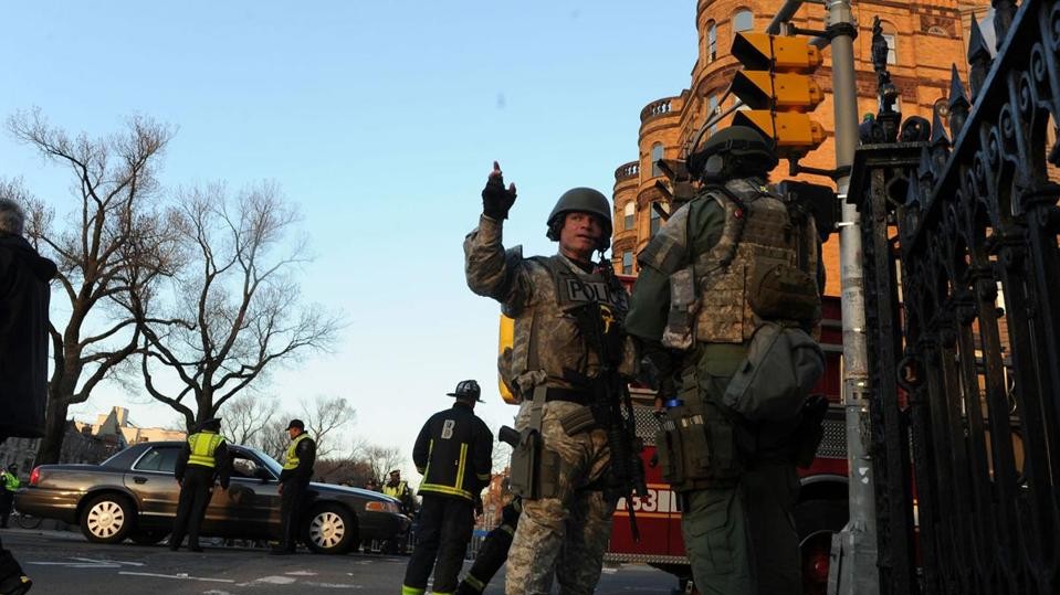 В окрестностях полиция обнаружила еще пять неразорвавшихся взрывных устройств, обезвреженных на месте