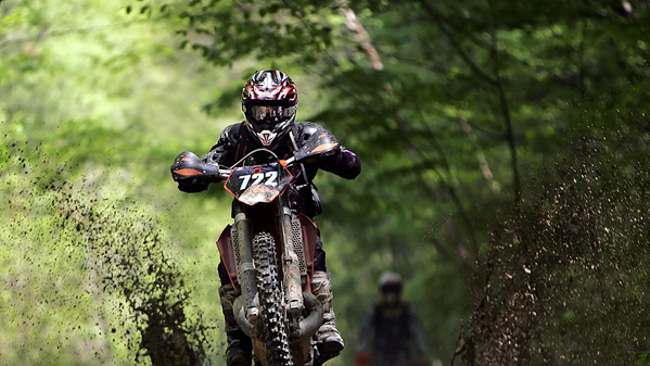 Более 960 км троп пролегает через холмы и впадины угольных месторождений юга Западной Вирджинии. Маршруты Хэтфилда-МакКоя, названные в честь легендарных враждующих семей района, охватывают девять округов через шесть систем маршрутов. Лишь используя внедорожники и мотоциклы можно добраться к некоторым труднодоступным и удаленным местам южных Аппалачей