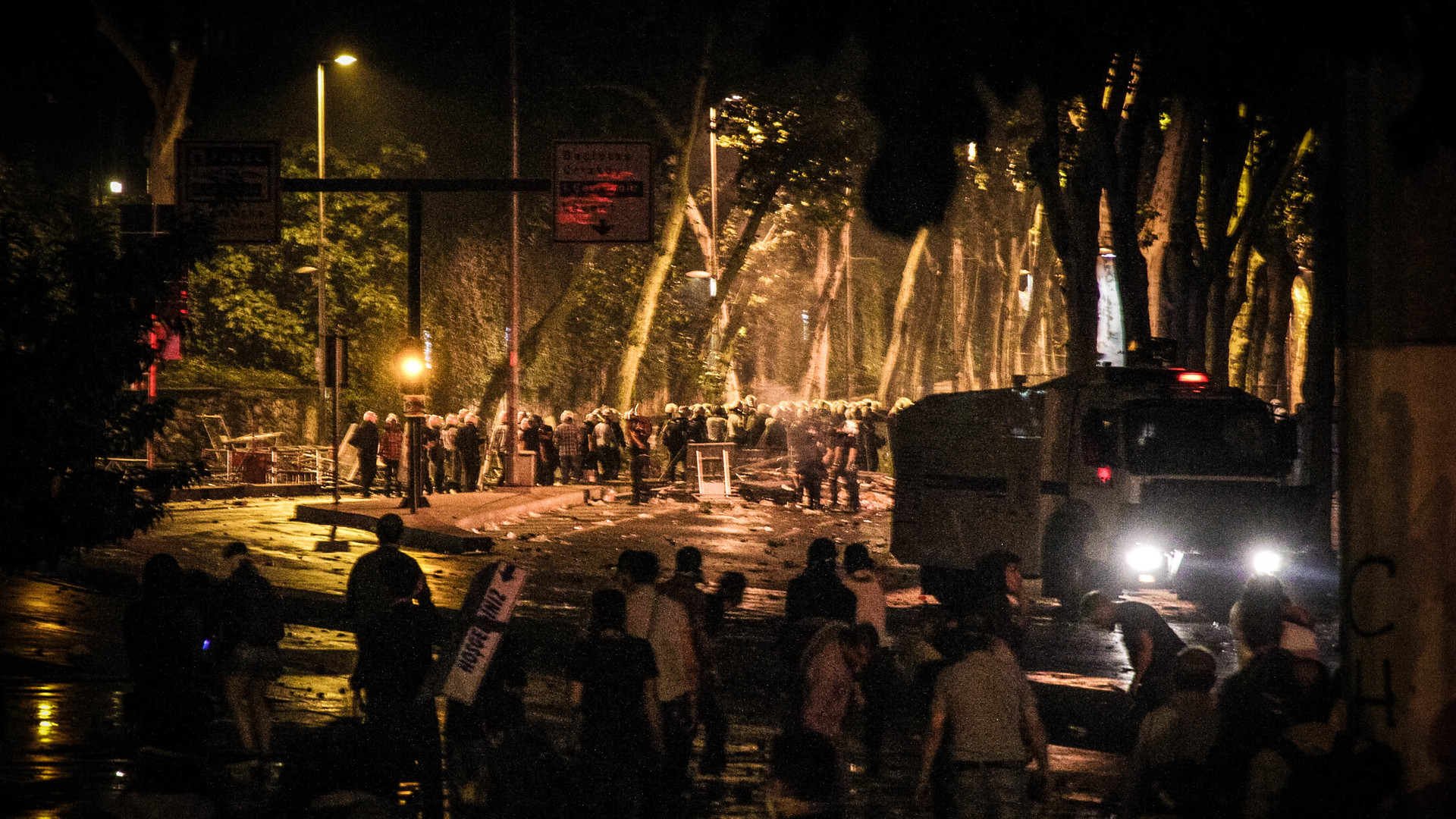 Правительство Турции заявило, что за протестами стоят маргинальные группировки. Фото- Мустафа Найем, специально для ZN.UA