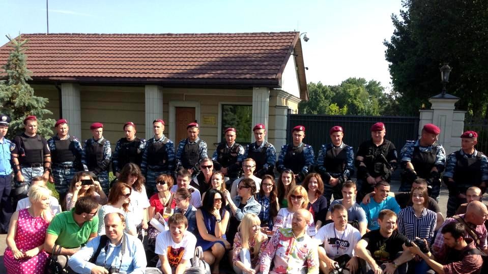 Финальное фото журналистов под Межигорьем