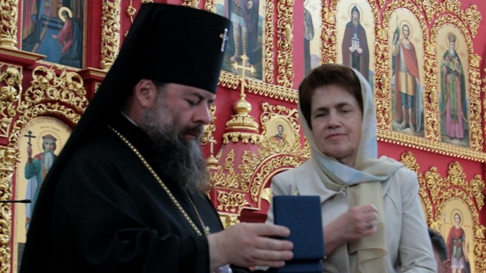 Людмила Янукович принимает орден