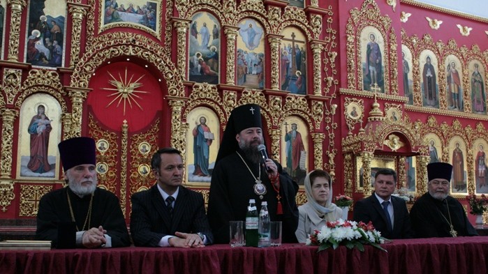 Раньше "весь алтарь был в лесах, а сегодня мы видим красивую роспись и великолепие"