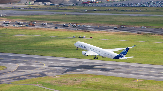 Для виробництва Airbus А350 використовують легкі композитні матеріали